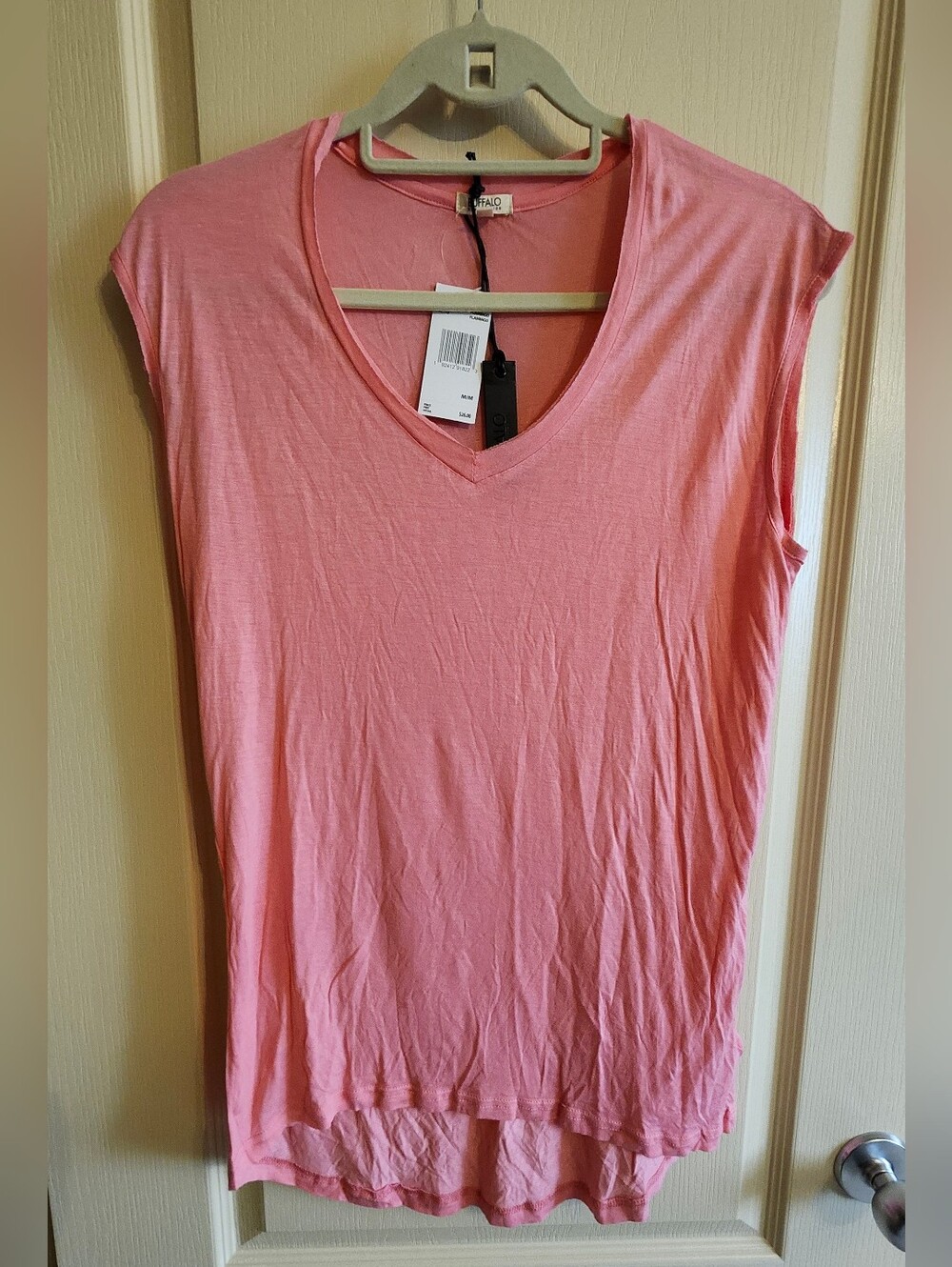 3 / $25 BUFFALO Soft V-Neck Cap Sleeve Top - Pink. Size Medium. NWT.